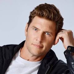 Ryan McPartlin portrait for That’s Awesome